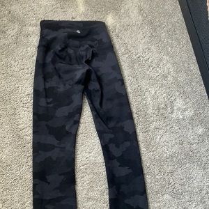 Lululemon camouflage leggings in black